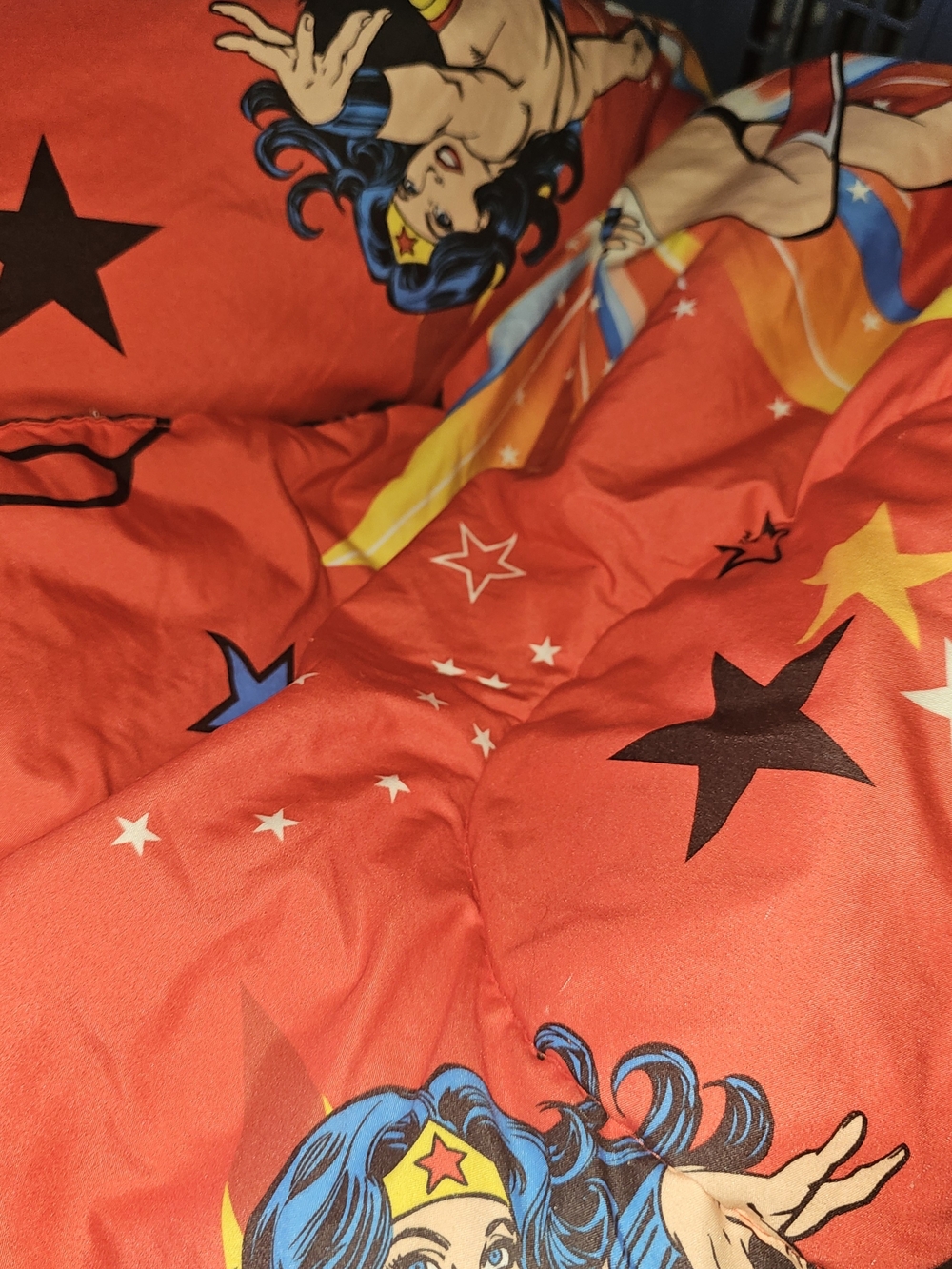 Wonder Woman Red Star Print Comforter Twin Size